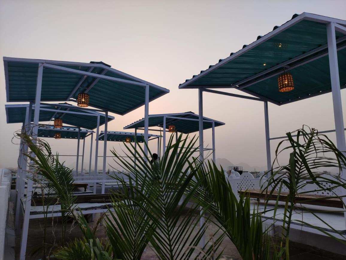 Krishna Stay Guest House أُودايبور المظهر الخارجي الصورة
