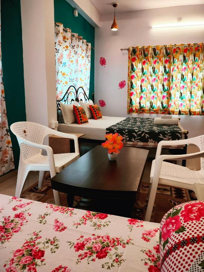 Krishna Stay Guest House أُودايبور المظهر الخارجي الصورة