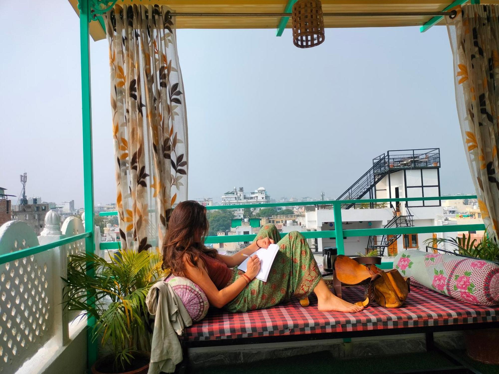 Krishna Stay Guest House أُودايبور المظهر الخارجي الصورة