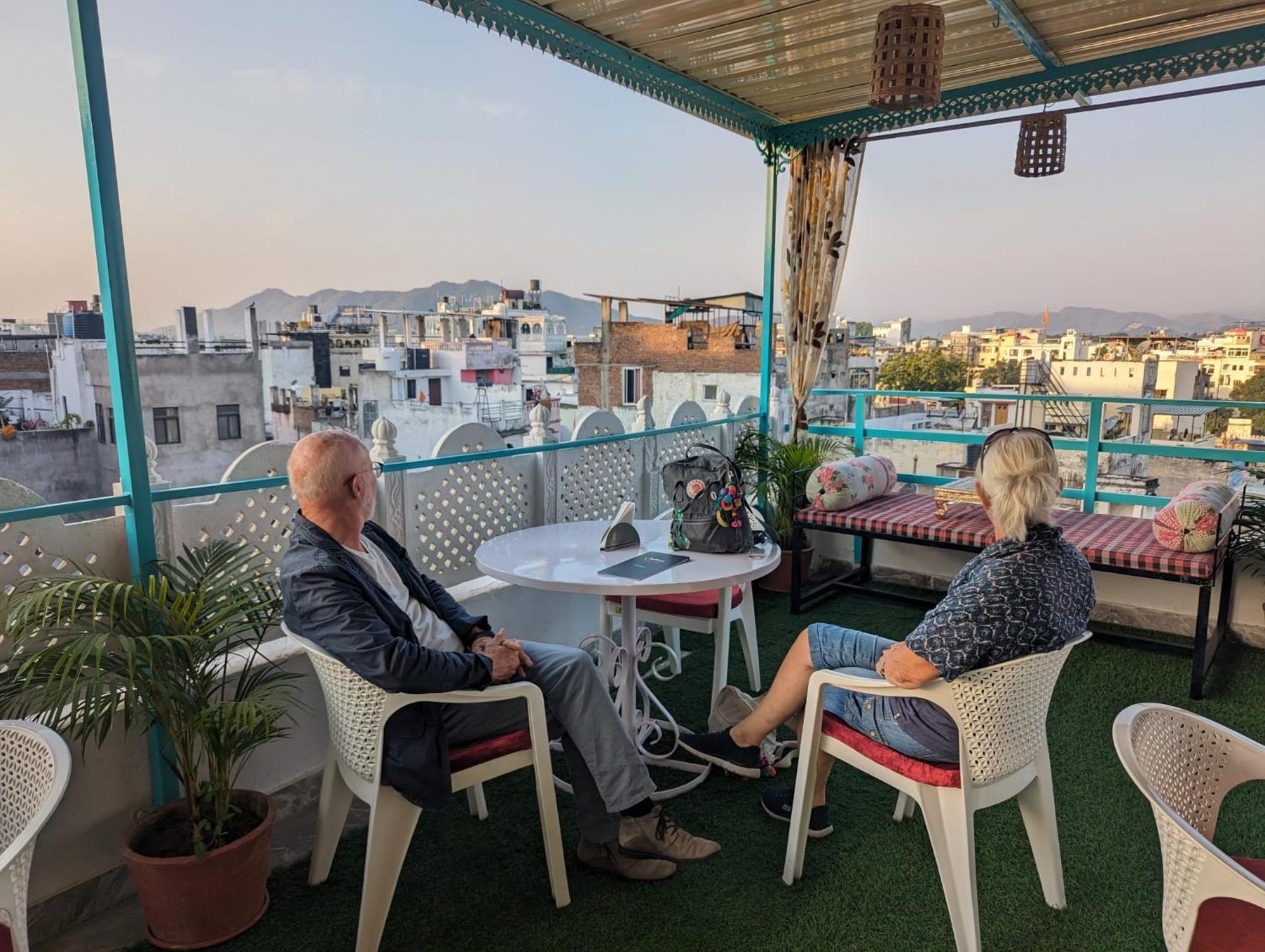Krishna Stay Guest House أُودايبور المظهر الخارجي الصورة