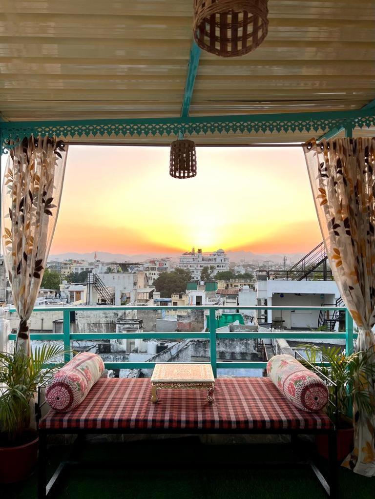 Krishna Stay Guest House أُودايبور المظهر الخارجي الصورة