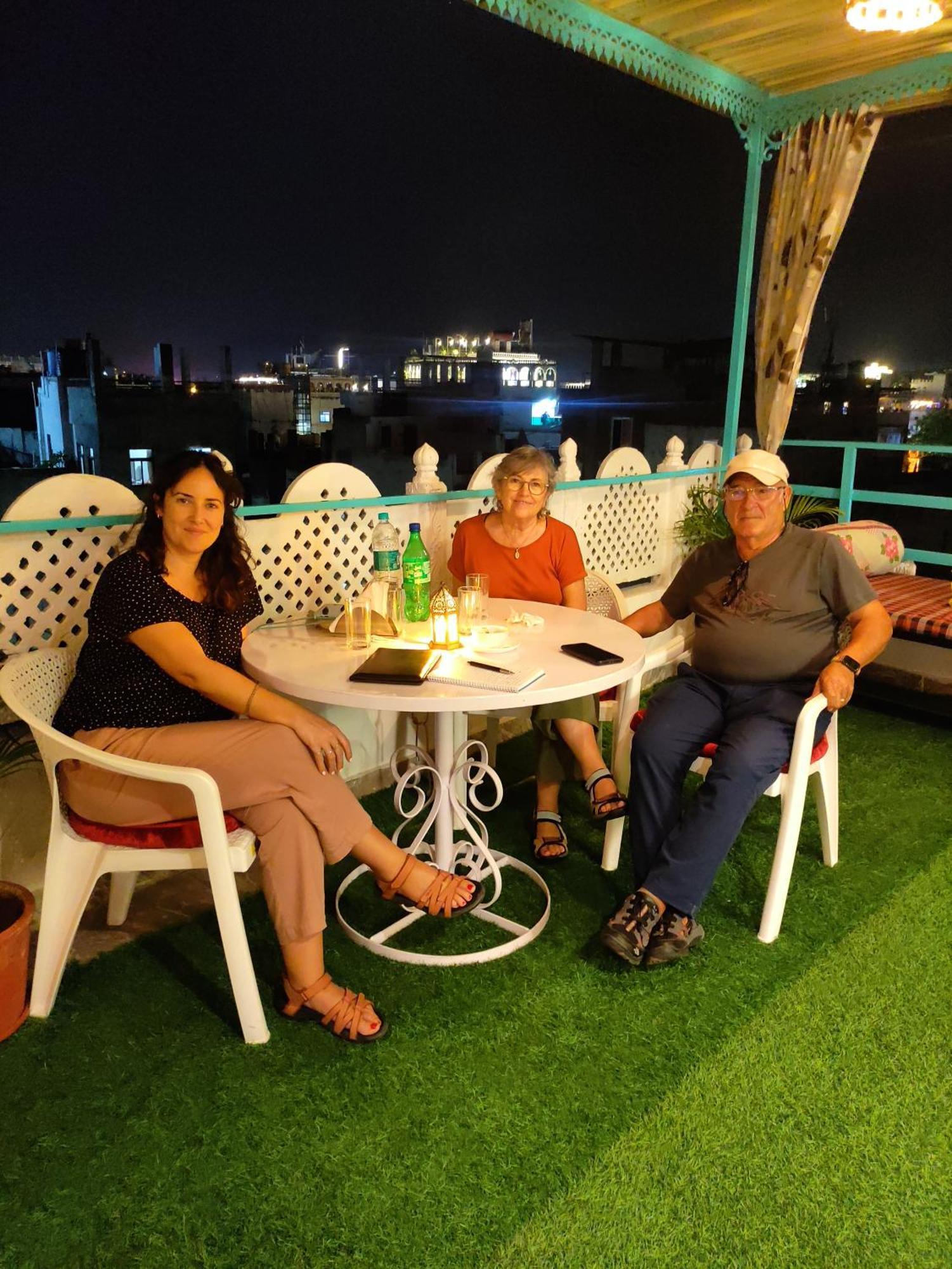 Krishna Stay Guest House أُودايبور المظهر الخارجي الصورة