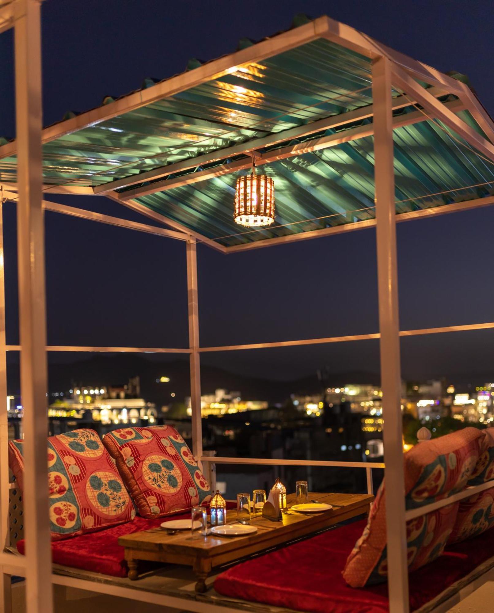 Krishna Stay Guest House أُودايبور المظهر الخارجي الصورة