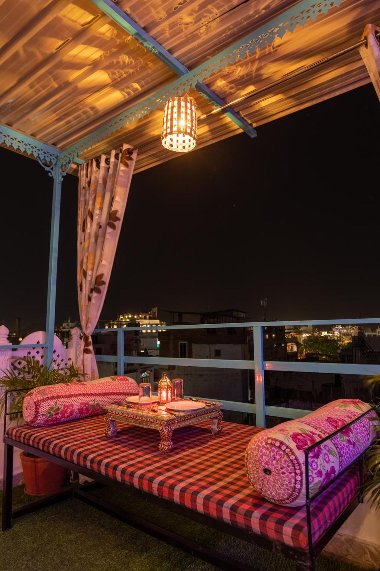 Krishna Stay Guest House أُودايبور المظهر الخارجي الصورة
