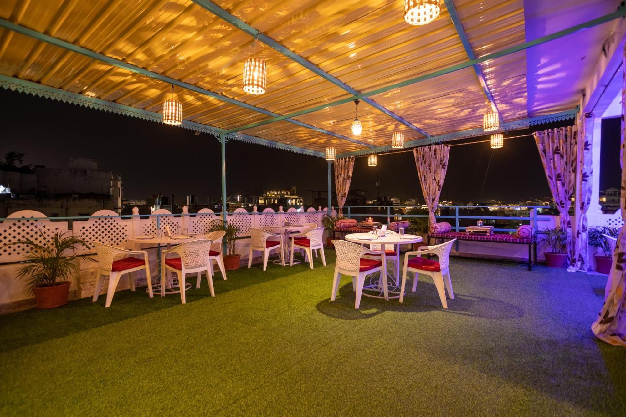 Krishna Stay Guest House أُودايبور المظهر الخارجي الصورة