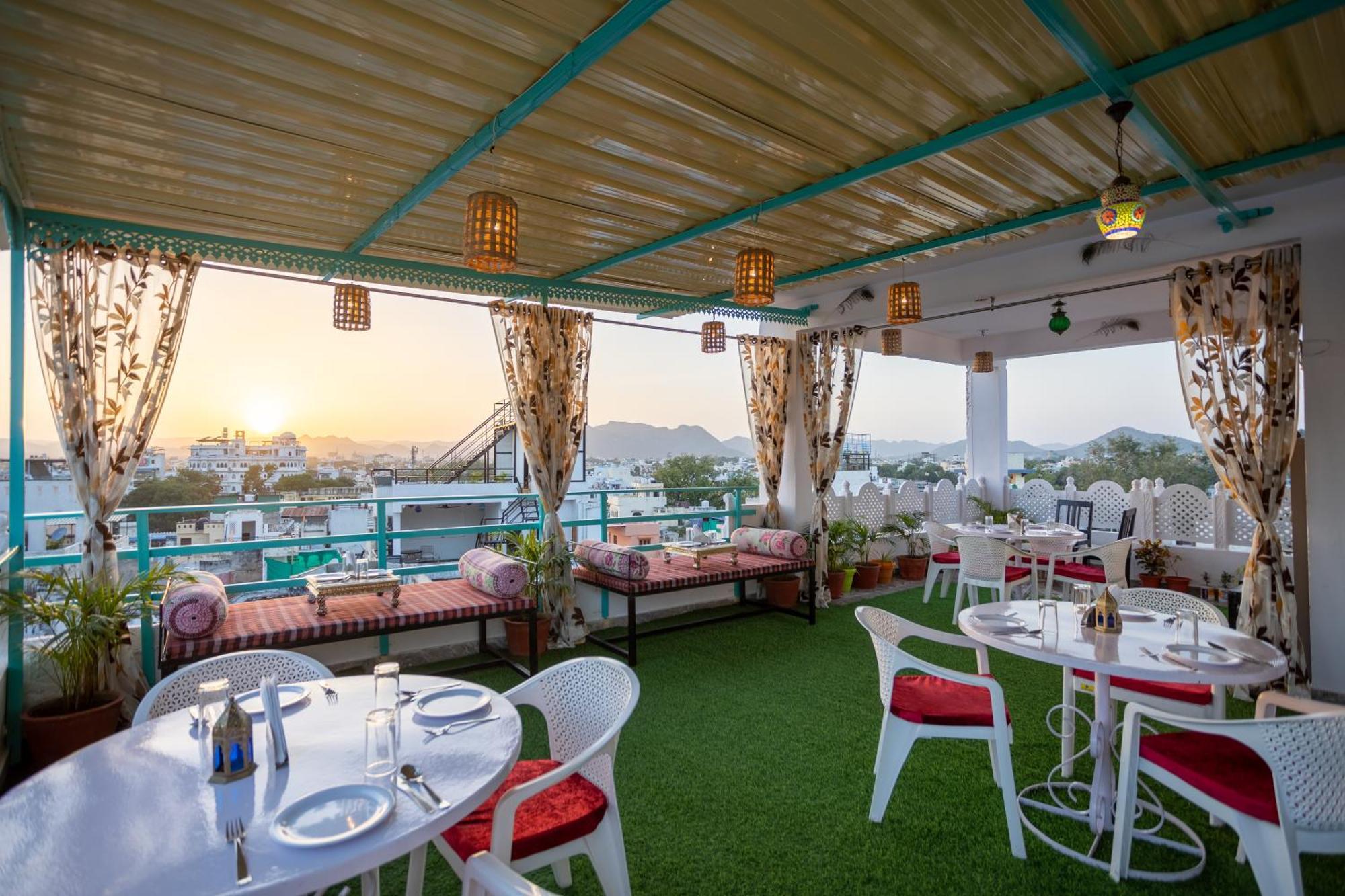 Krishna Stay Guest House أُودايبور المظهر الخارجي الصورة