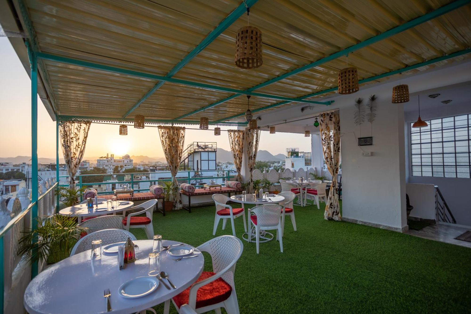 Krishna Stay Guest House أُودايبور المظهر الخارجي الصورة