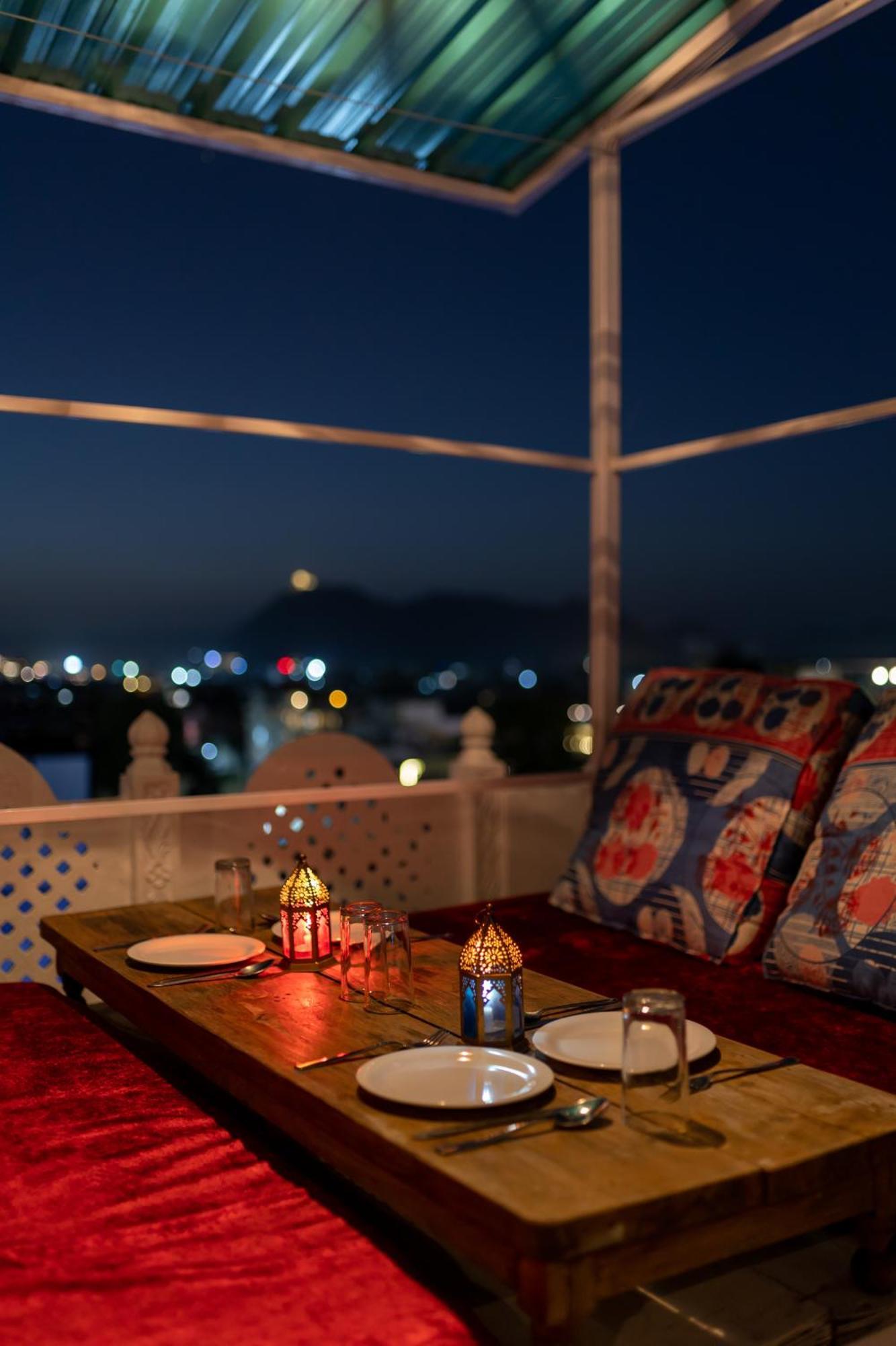 Krishna Stay Guest House أُودايبور المظهر الخارجي الصورة
