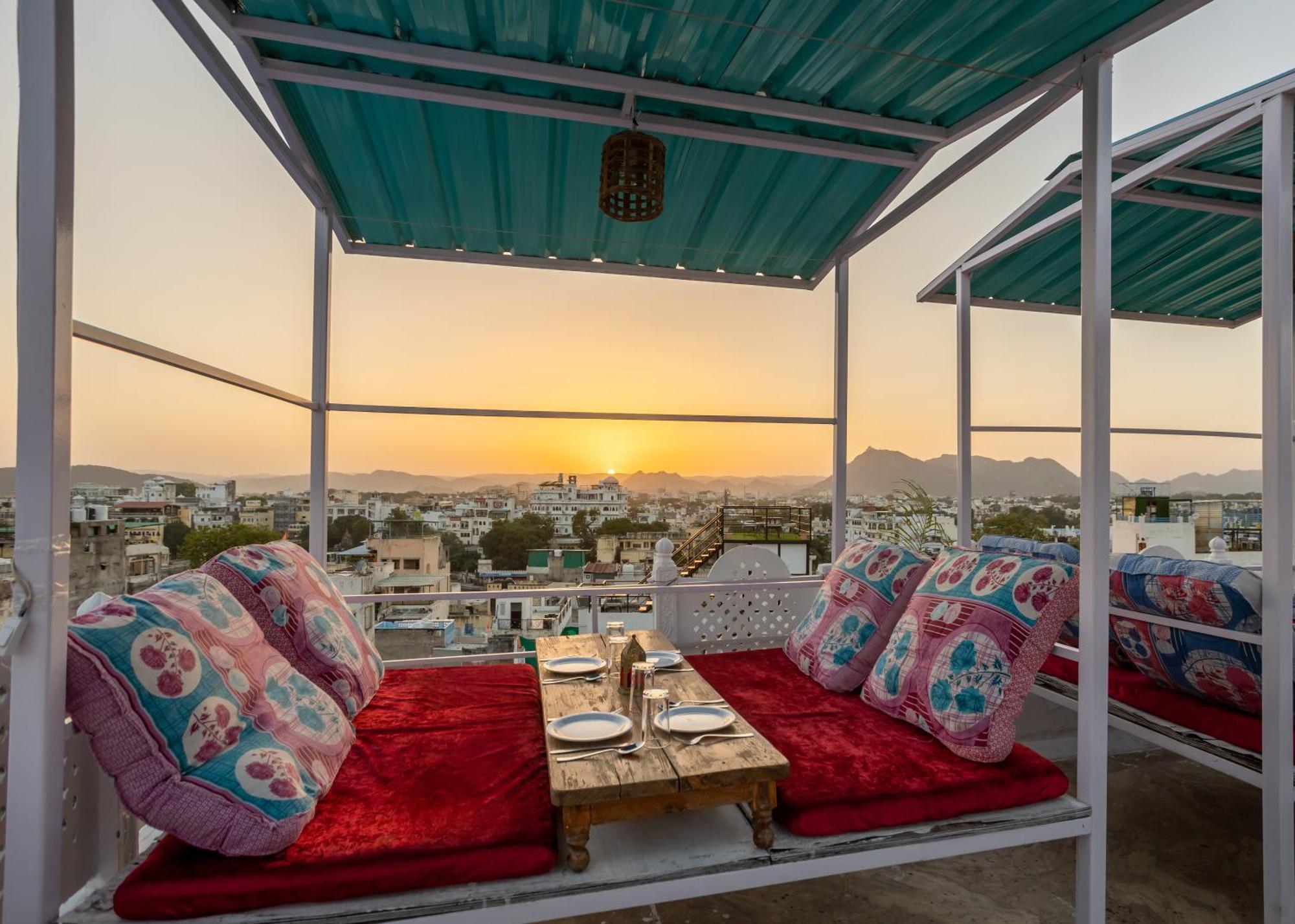 Krishna Stay Guest House أُودايبور المظهر الخارجي الصورة