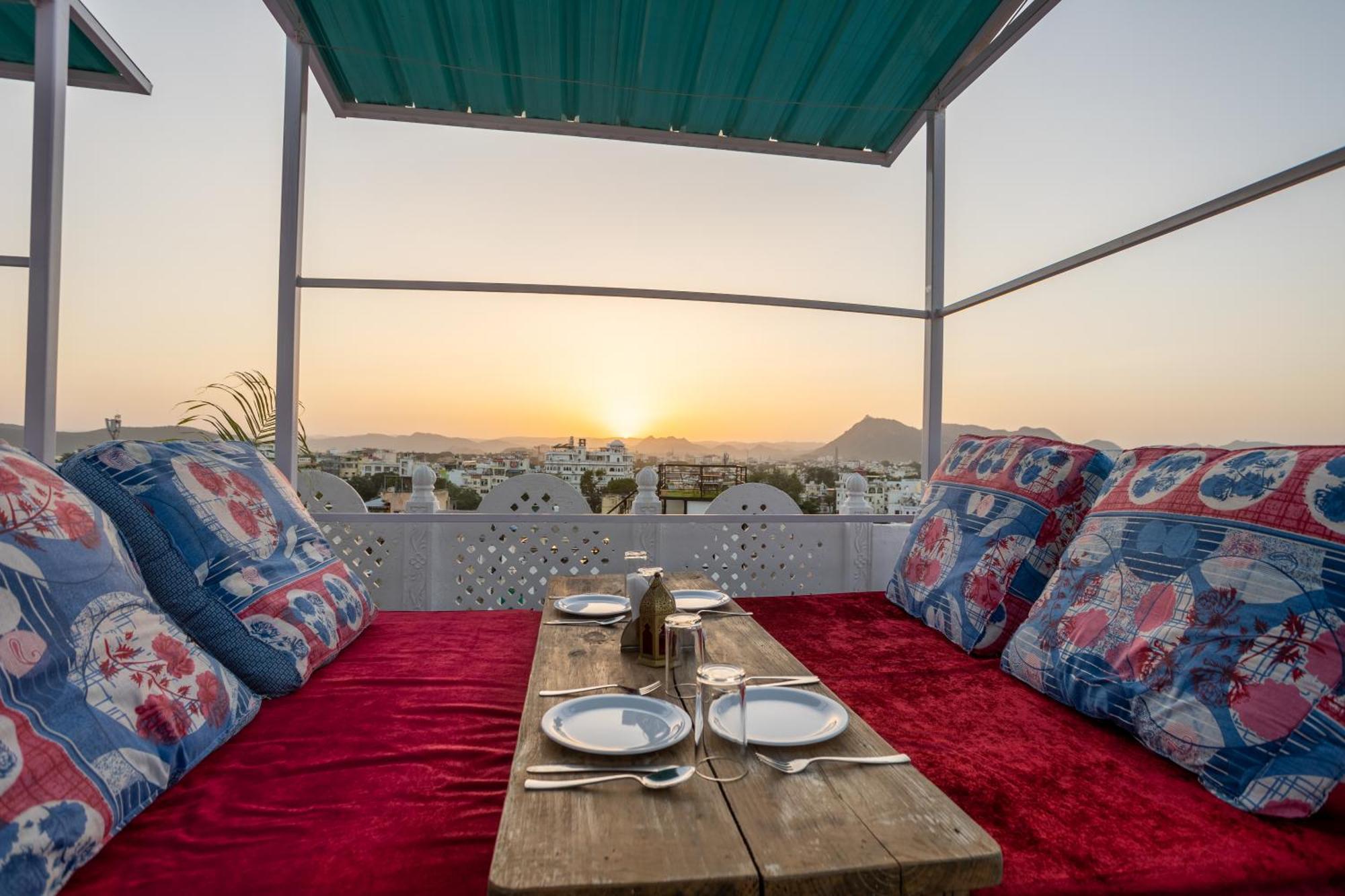 Krishna Stay Guest House أُودايبور المظهر الخارجي الصورة