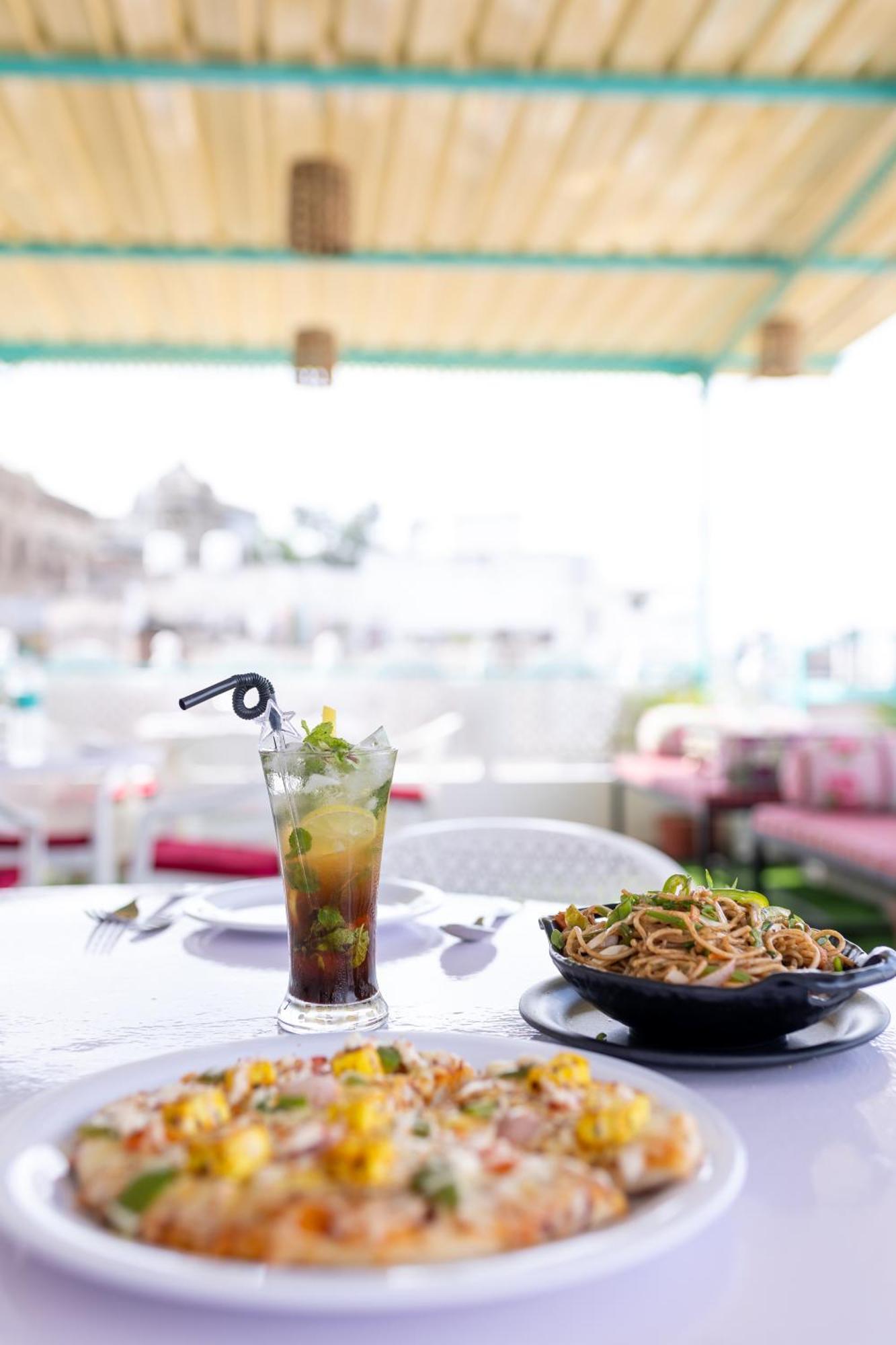 Krishna Stay Guest House أُودايبور المظهر الخارجي الصورة