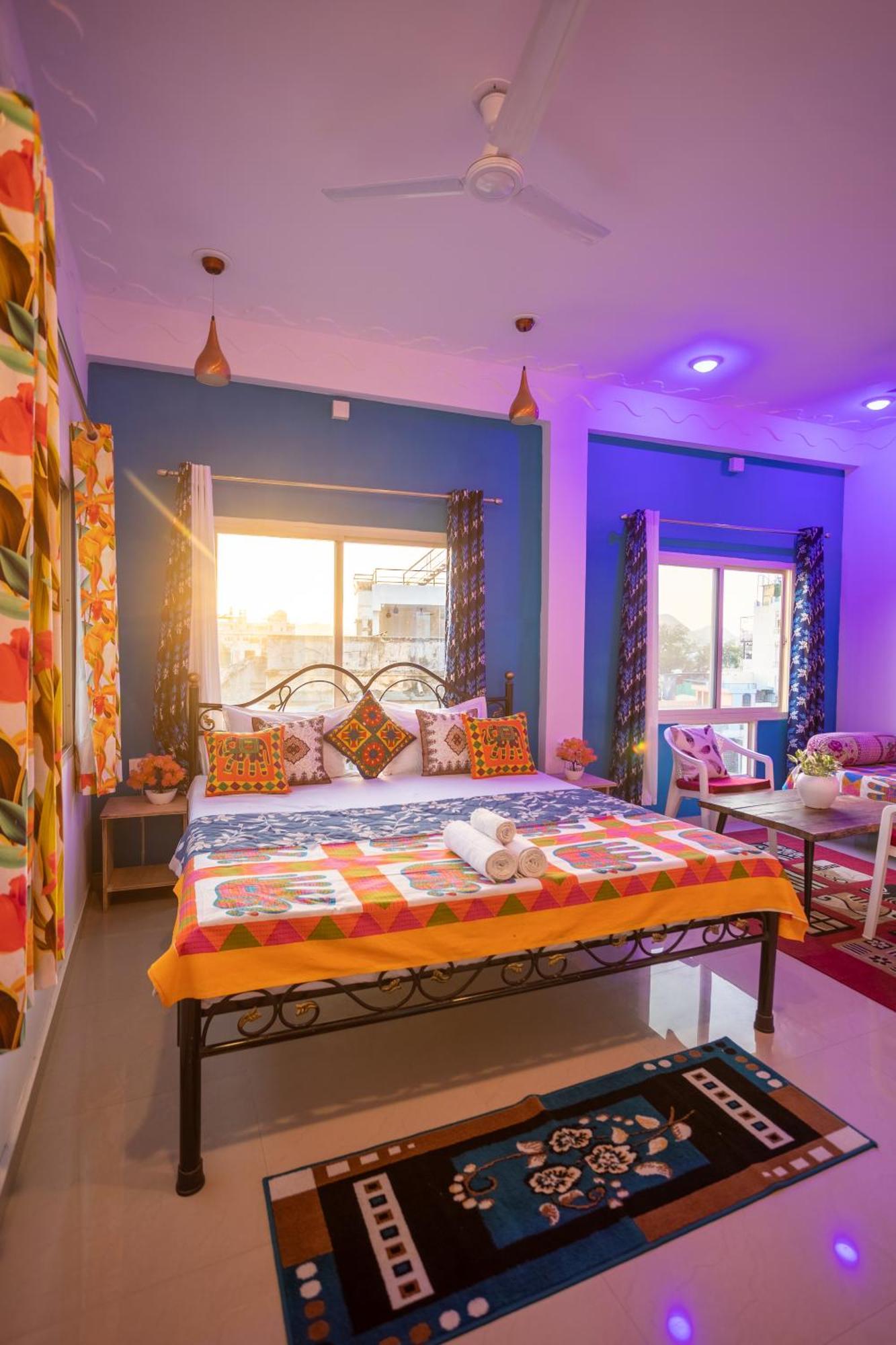 Krishna Stay Guest House أُودايبور المظهر الخارجي الصورة