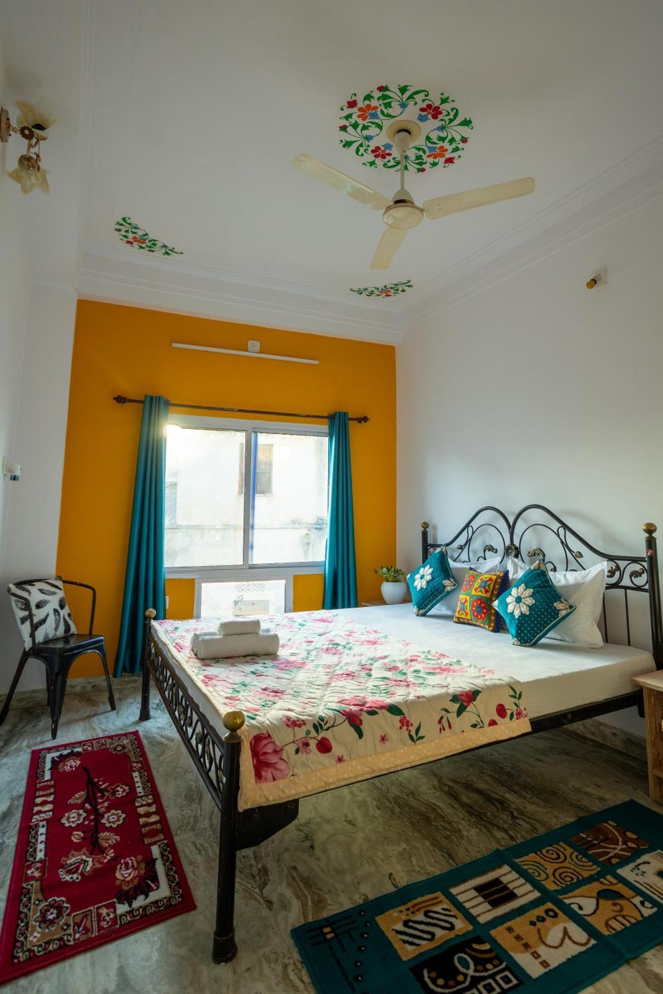 Krishna Stay Guest House أُودايبور المظهر الخارجي الصورة