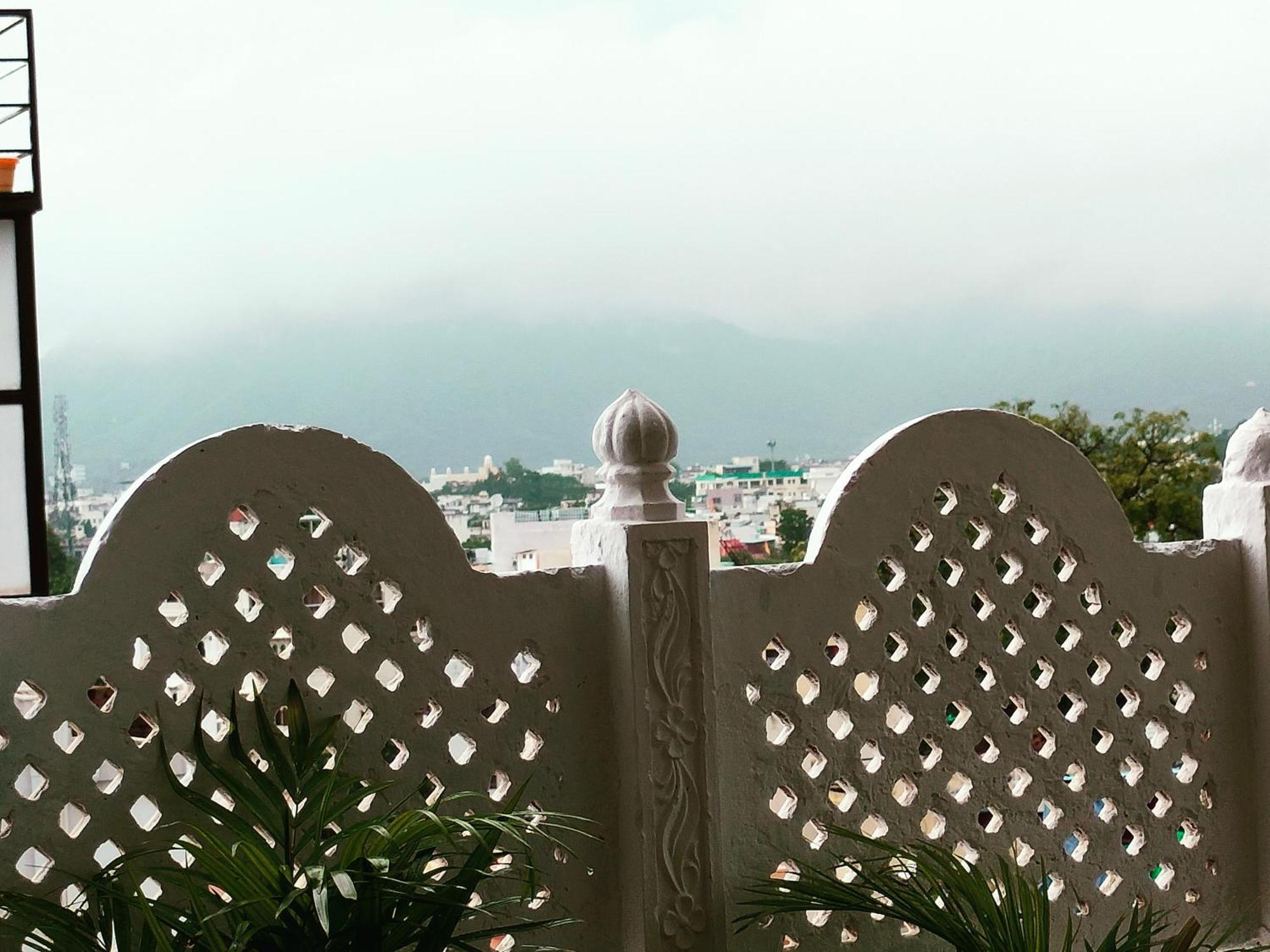 Krishna Stay Guest House أُودايبور المظهر الخارجي الصورة