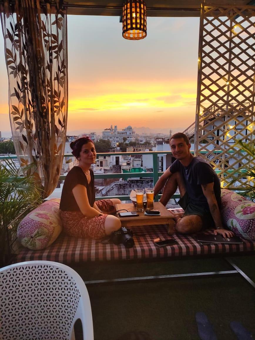 Krishna Stay Guest House أُودايبور المظهر الخارجي الصورة